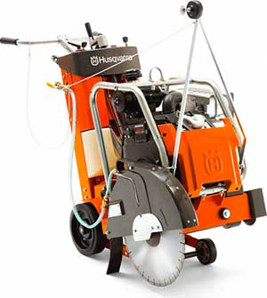 Резчик швов HUSQVARNA FS-524 в прокат в Петрозаводске. У нас лучшая цена за сутки! Возможность взять в аренду с выгодной скидкой до 40% при экспресс доставке 24/7. И помните, ночью стоимость еще дешевле на 30%! #арендапрокат #виброплита #выгодно